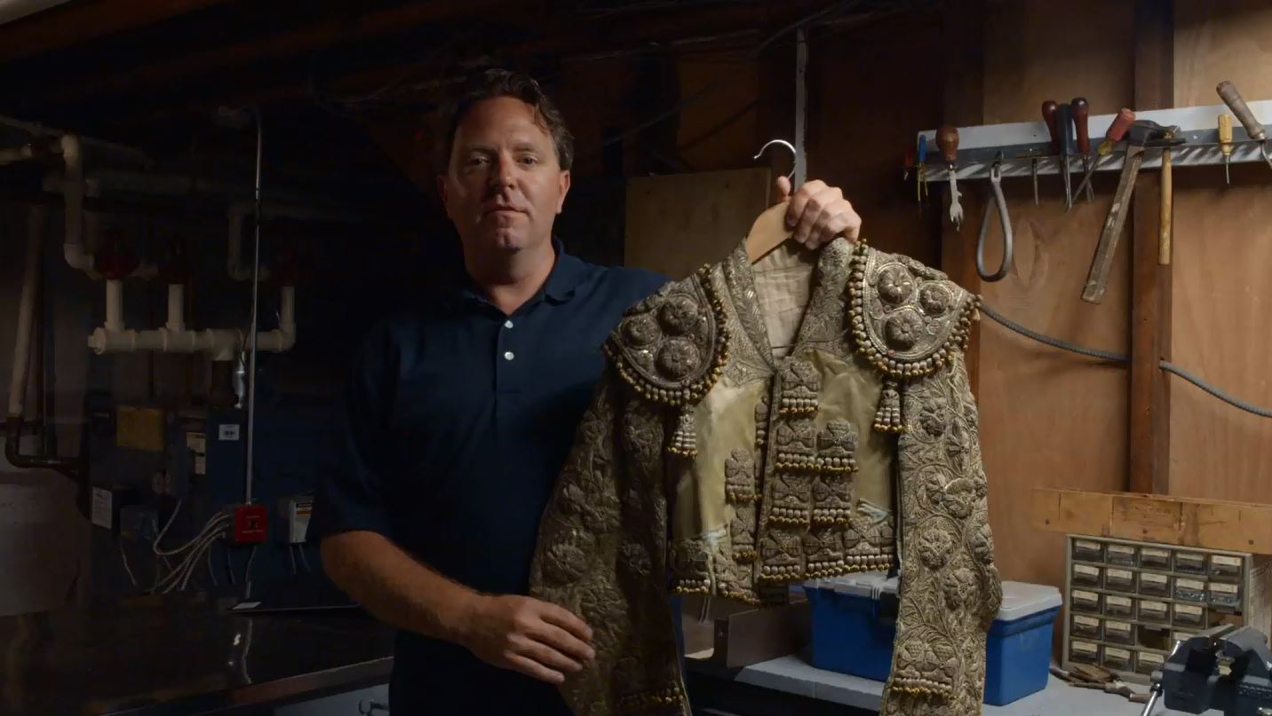 Watch Matt unearth a valuable matador suit.
